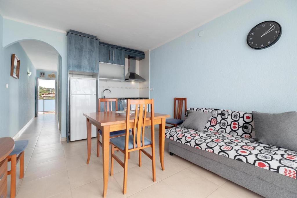 Apartamentos Denis Castelldefels Exterior foto